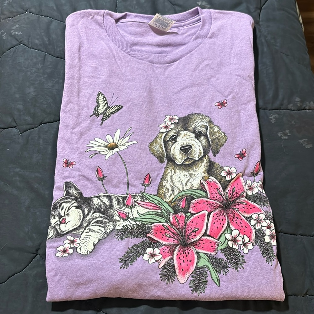 NWOT Women’s Graphic Tee Shirt Size S, purple with puppy and kitten